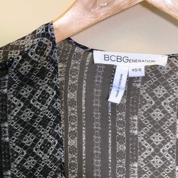 BCBG sheer bohemian kimono wrap Whimsigoth Dark feminine Boho wrap shawl Geo - Picture 3 of 6